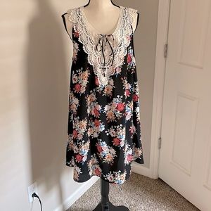 Women floral dress with white lace